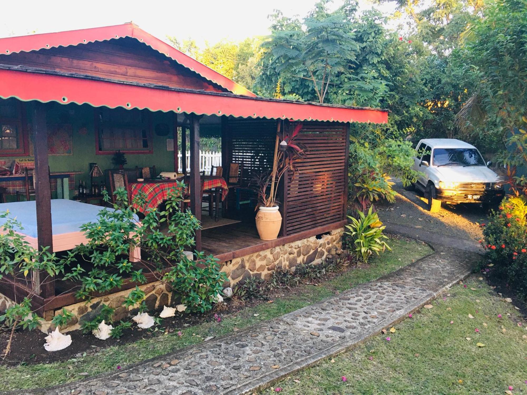 Italian Guesthouse Gros Islet Eksteriør billede